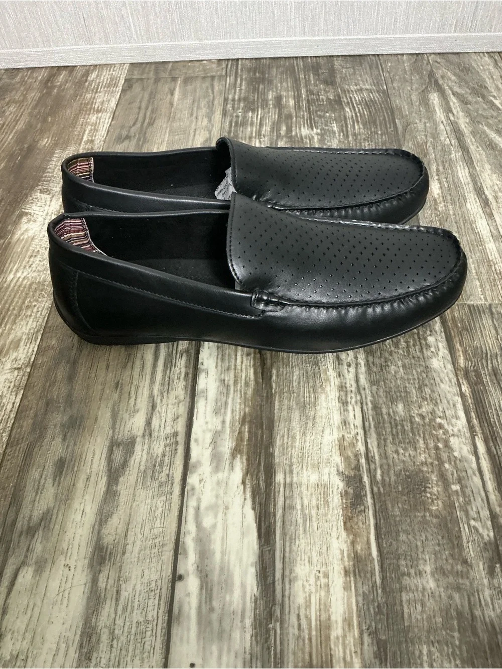 Stacy Adams sleek perforated